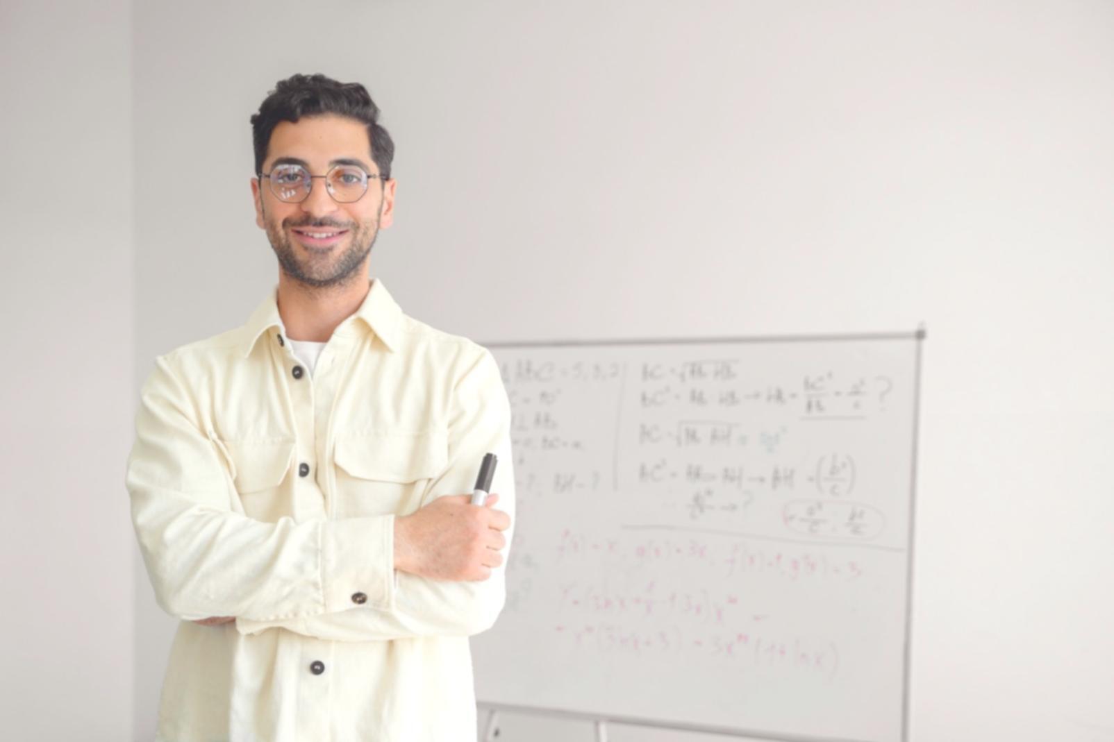 Professioneller Arbeitsplatz mit Finanzunterlagen